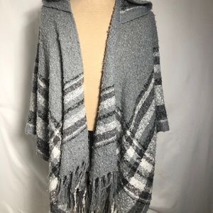 Womens Grey Shawl. One Size. Kismet.